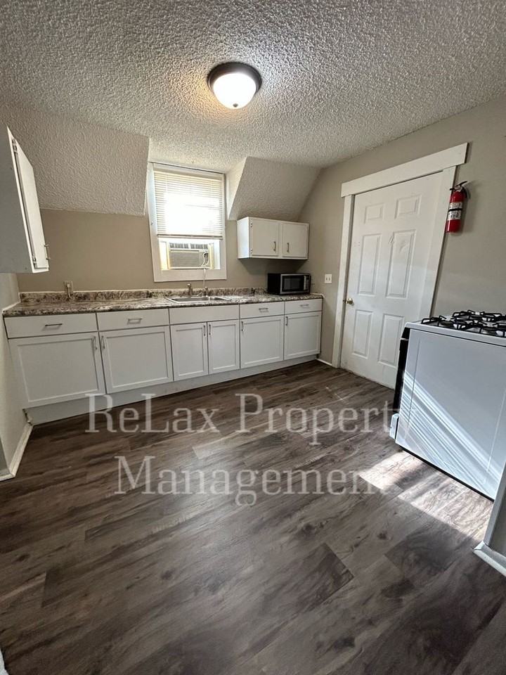 207 Avon St - Photo 4 of 14