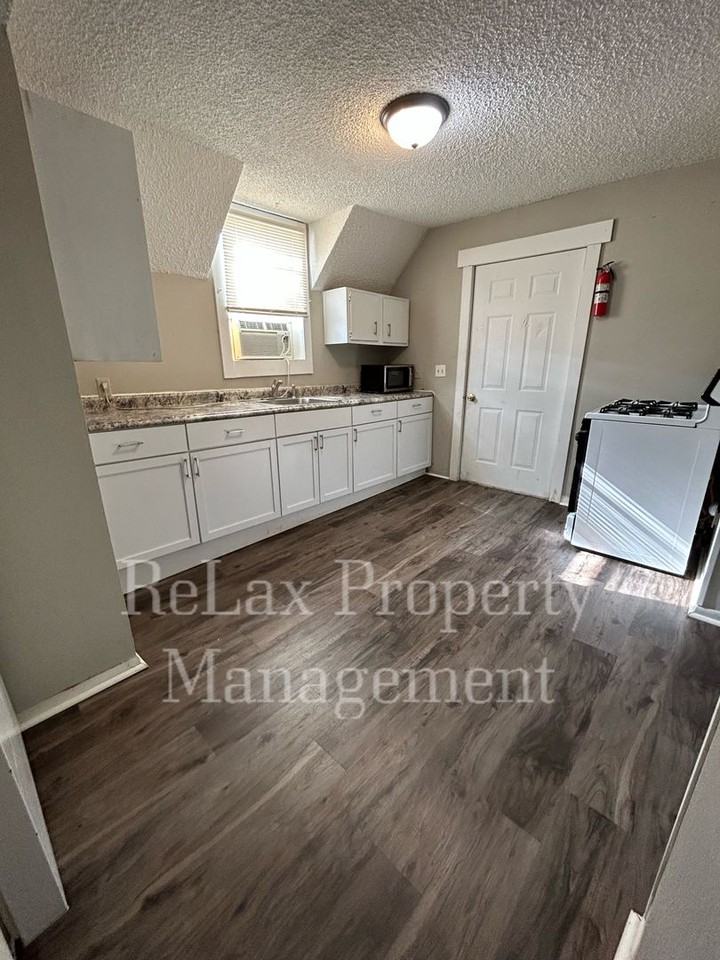 207 Avon St - Photo 6 of 14