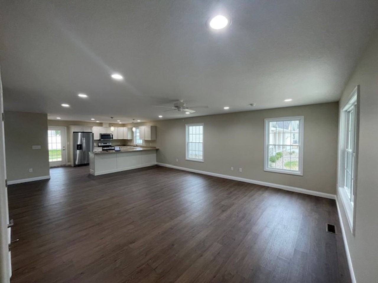 735 Knott Ct - Photo 2 of 15