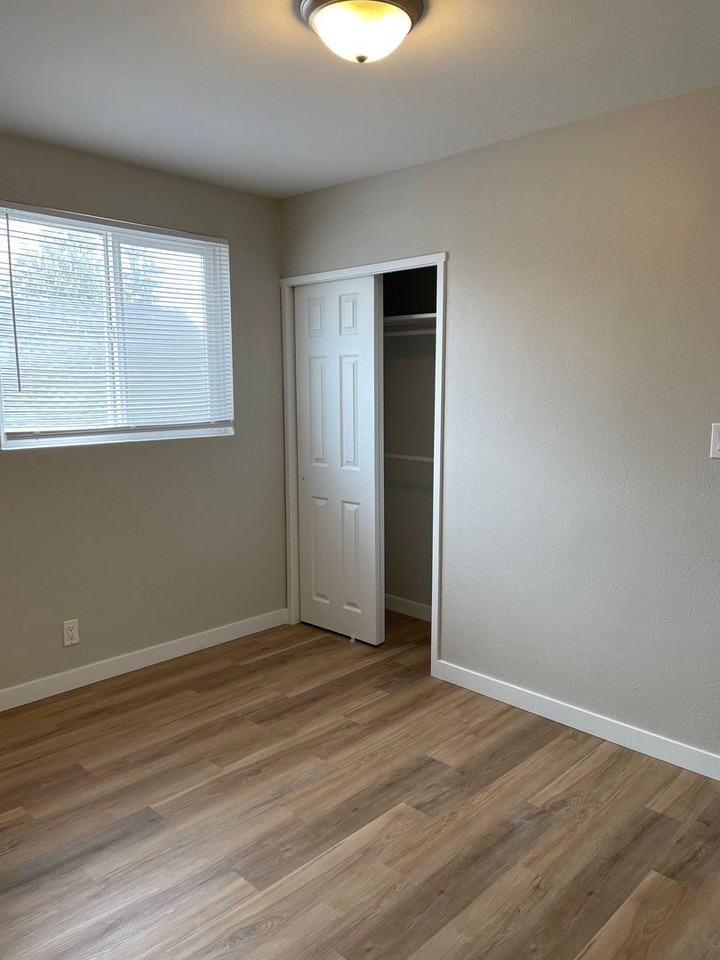 111 10th St Se - Photo 4 of 9