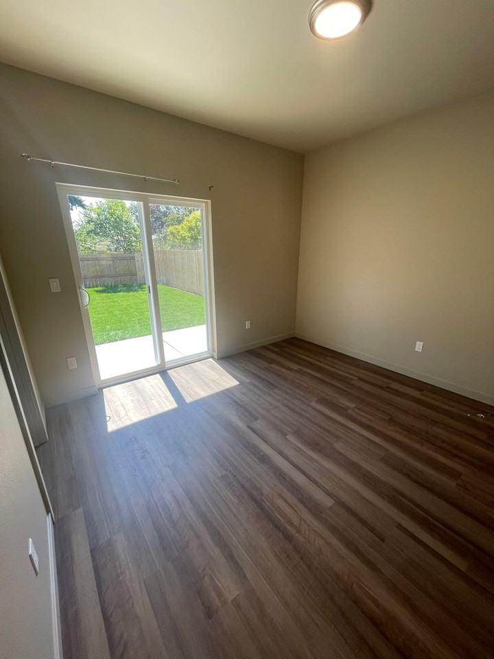 178 Hiatt St - Photo 2 of 12