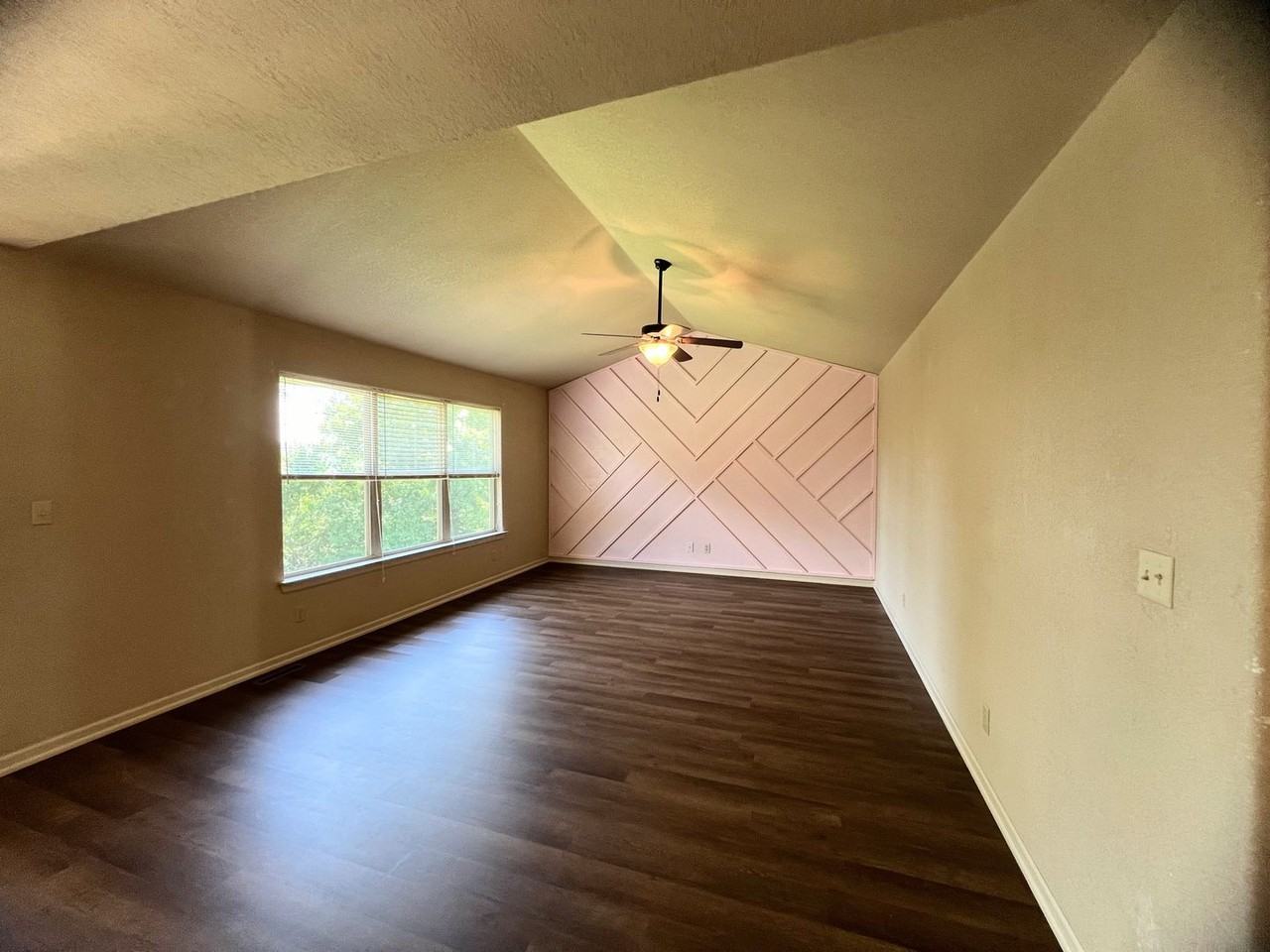 16271 Heartland Ln - Photo 2 of 22