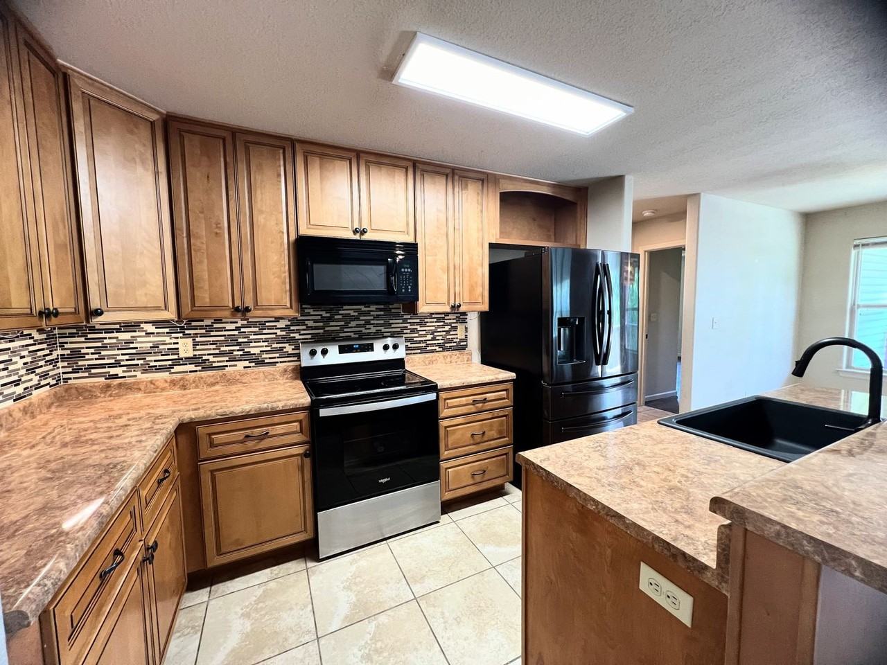 16271 Heartland Ln - Photo 3 of 22