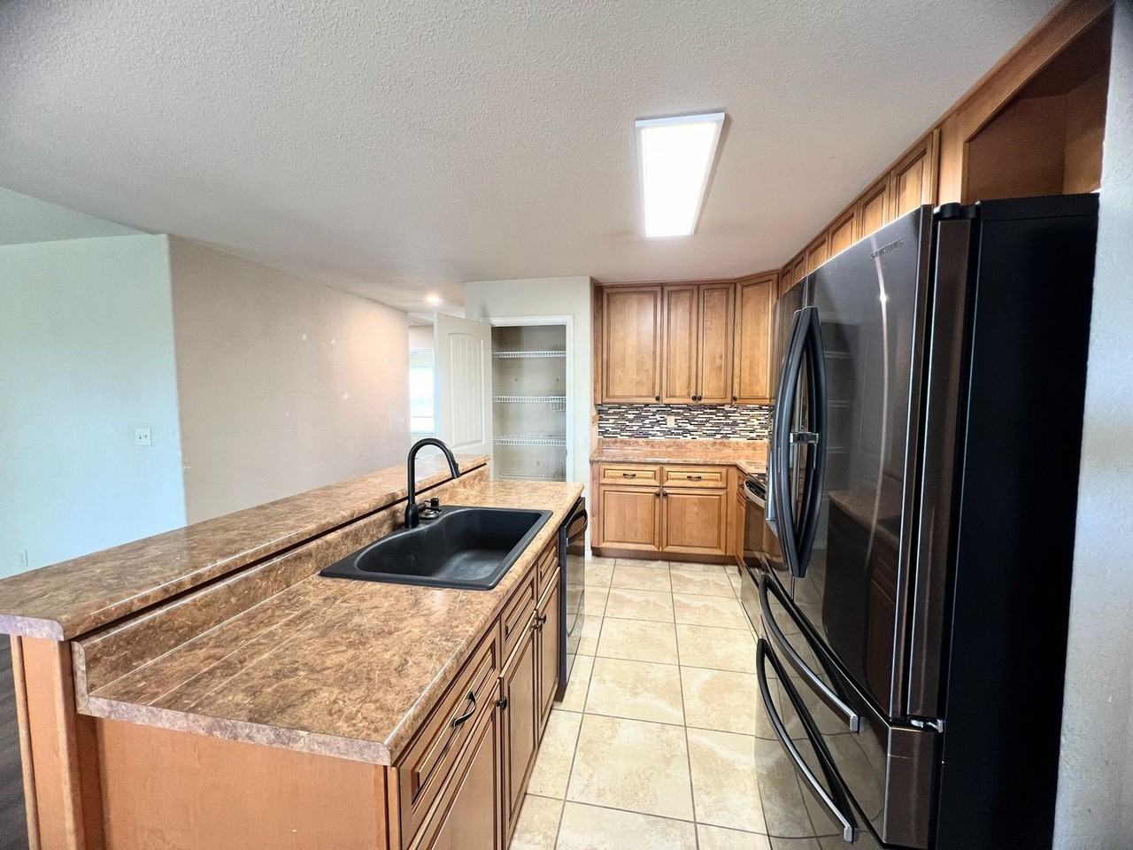 16271 Heartland Ln - Photo 4 of 22