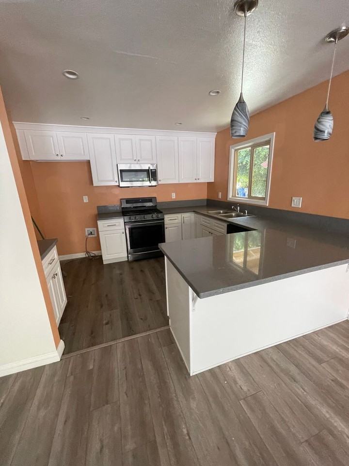 1403 Kingsmill Ave - Photo 3 of 10