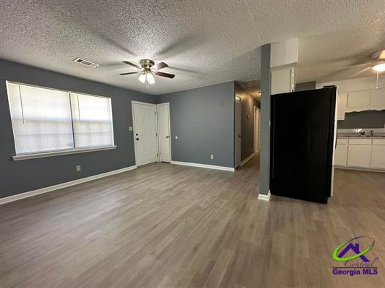 503 Coventry Ct - Photo 3 of 17