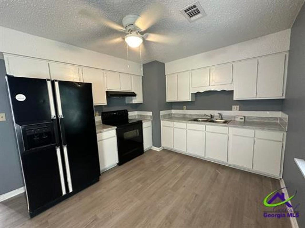 503 Coventry Ct - Photo 5 of 17