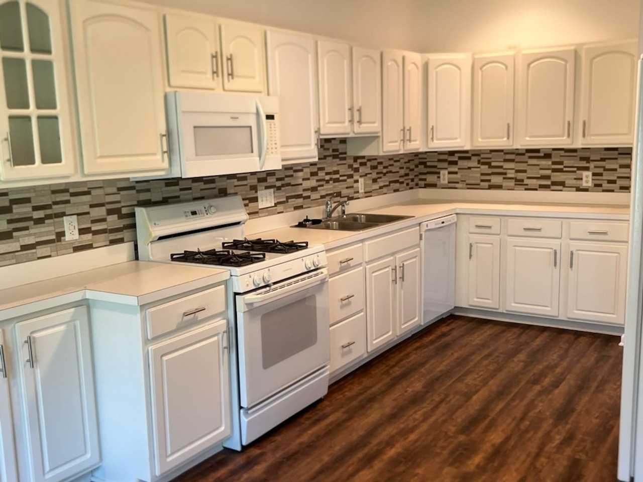 591 Azalea Cir - Photo 2 of 32