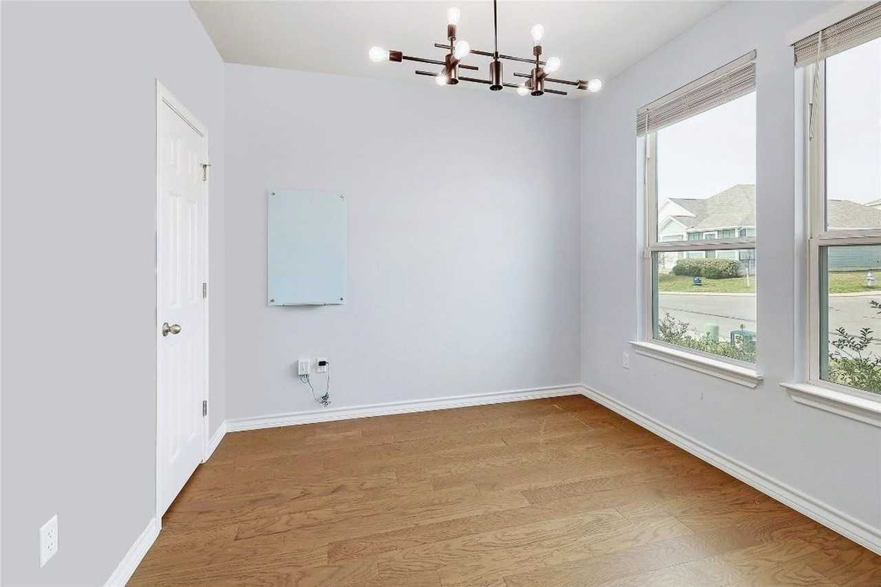 15801 Crissom Ln #17 - Photo 5 of 34