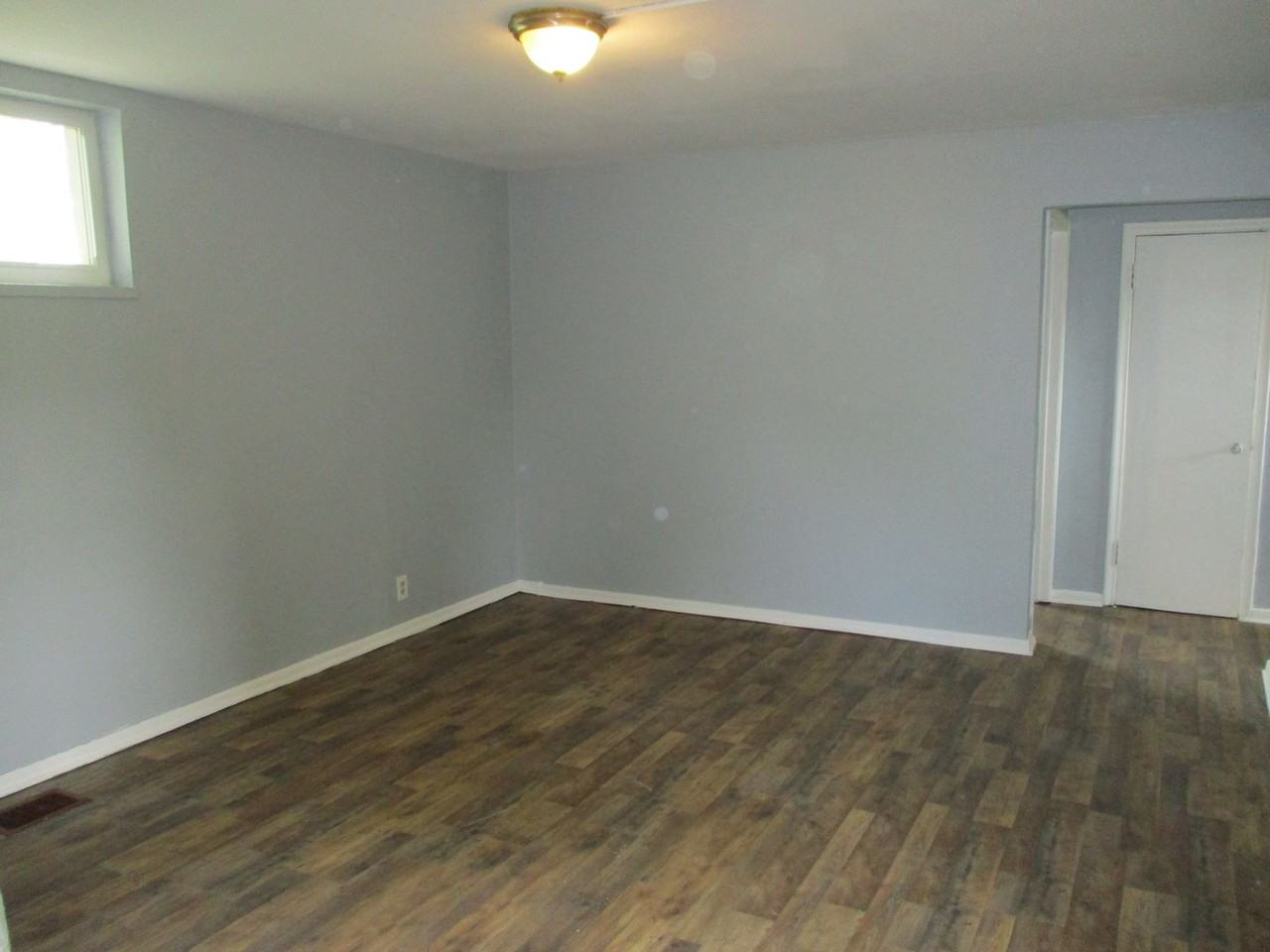 2420 Brookline Ave - Photo 2 of 8