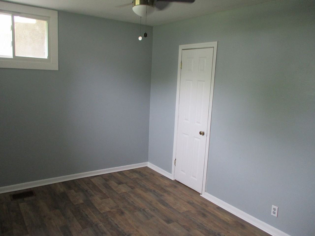 2420 Brookline Ave - Photo 6 of 8