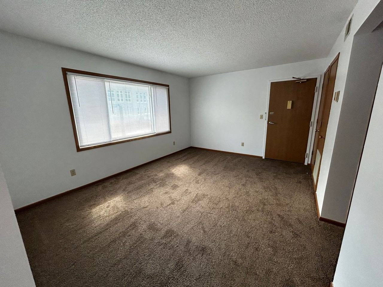 WP 126 Lincoln - Photo 5 of 13
