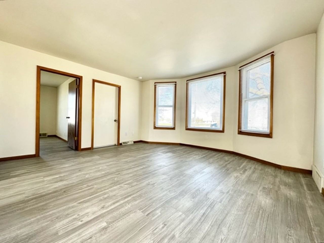 3105 Mero St - Duplex - Photo 3 of 23