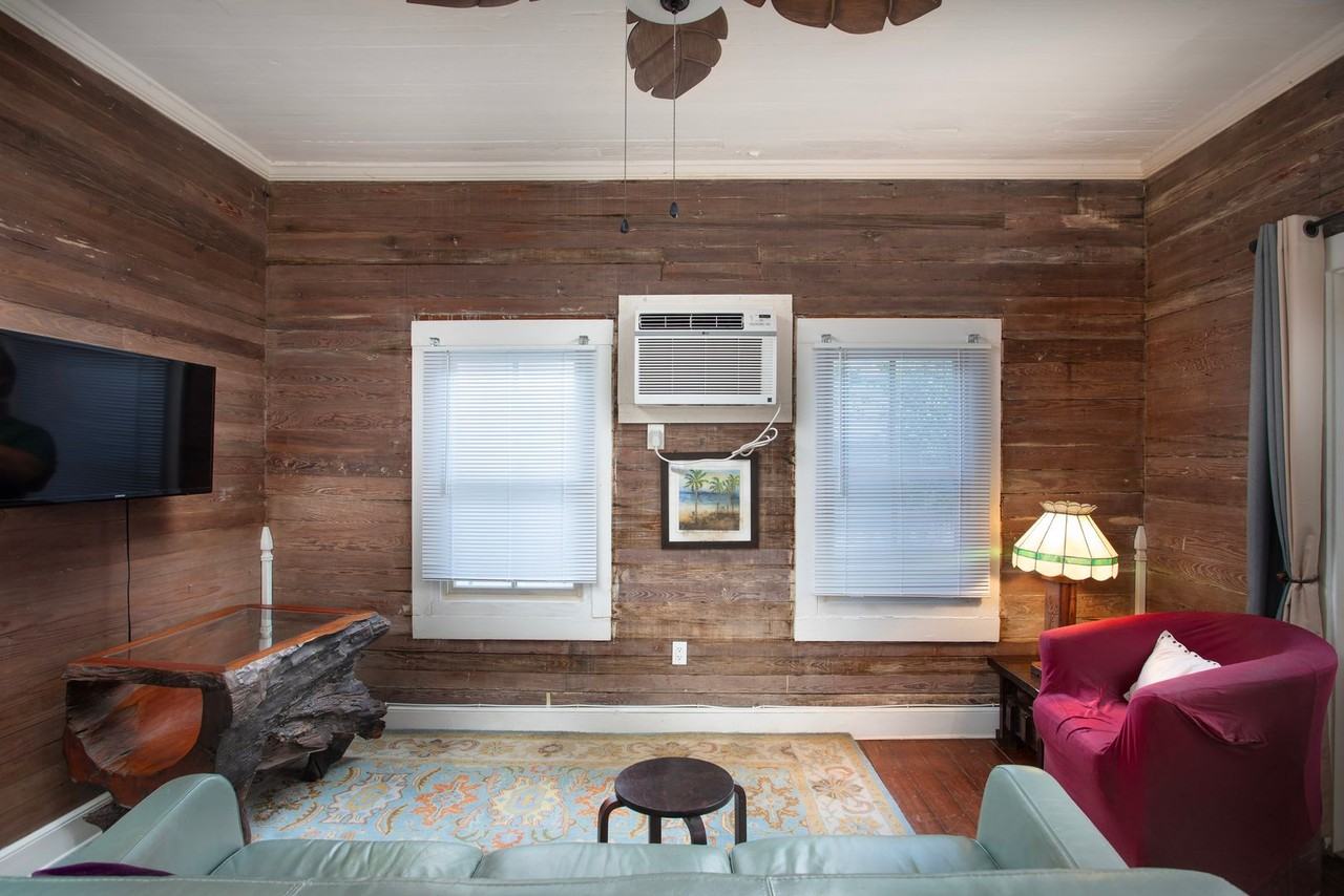 327 Margaret St - Photo 5 of 11
