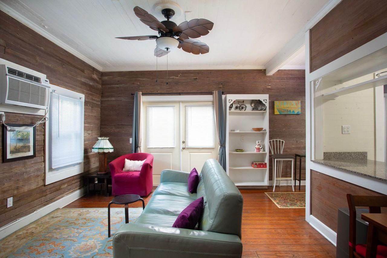 327 Margaret St - Photo 6 of 11