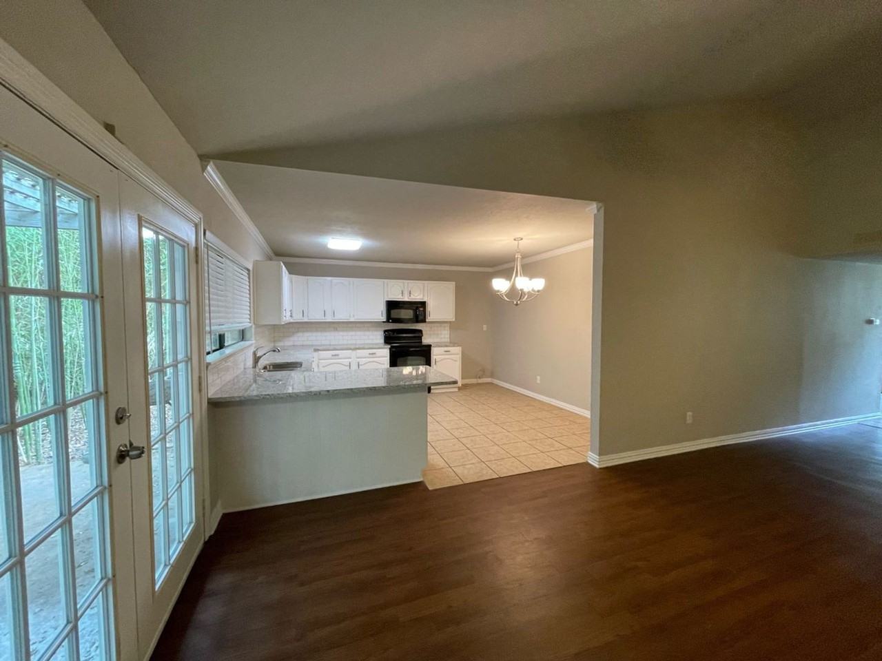 4206 Cranbrook Dr - Photo 3 of 12
