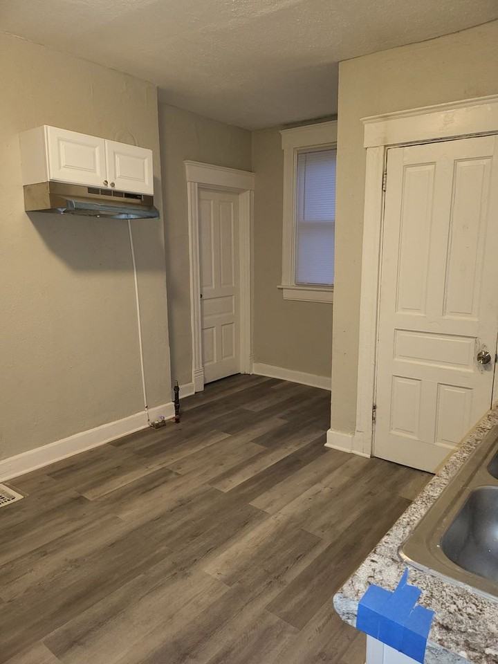 3666 Glenway Ave - Photo 4 of 14