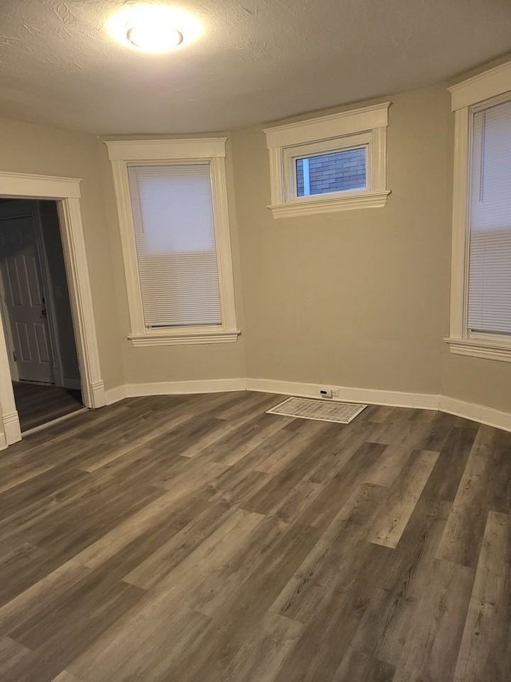 3666 Glenway Ave - Photo 6 of 14