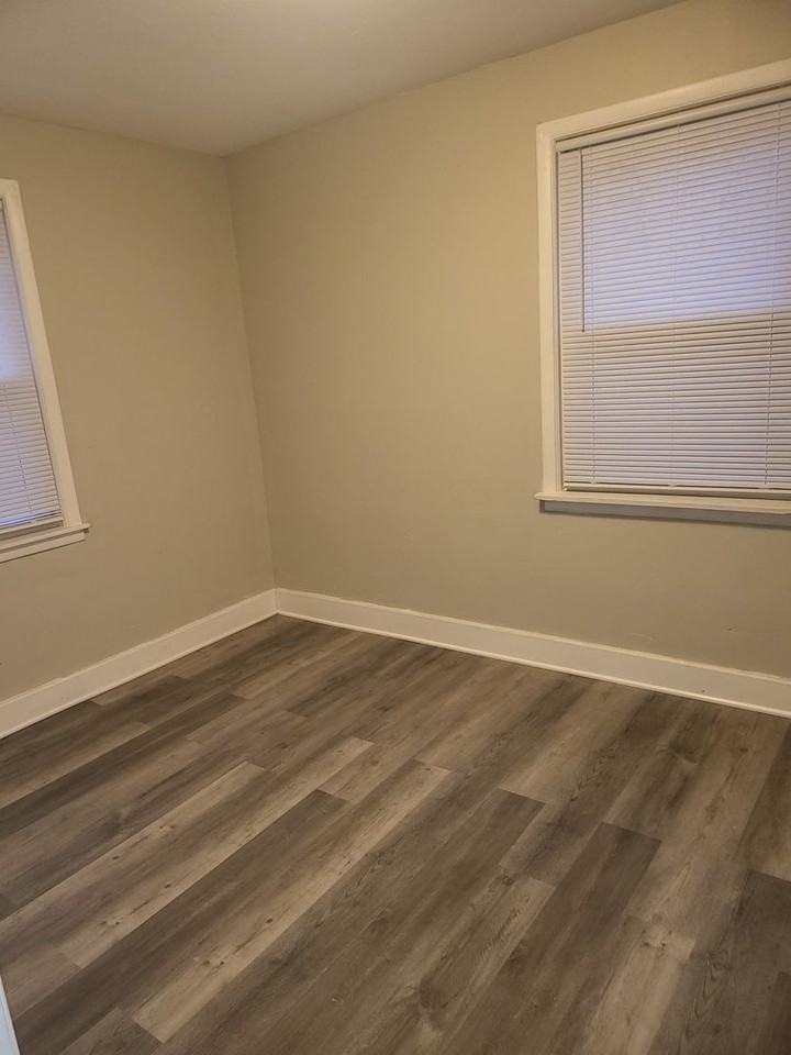 3666 Glenway Ave - Photo 7 of 14