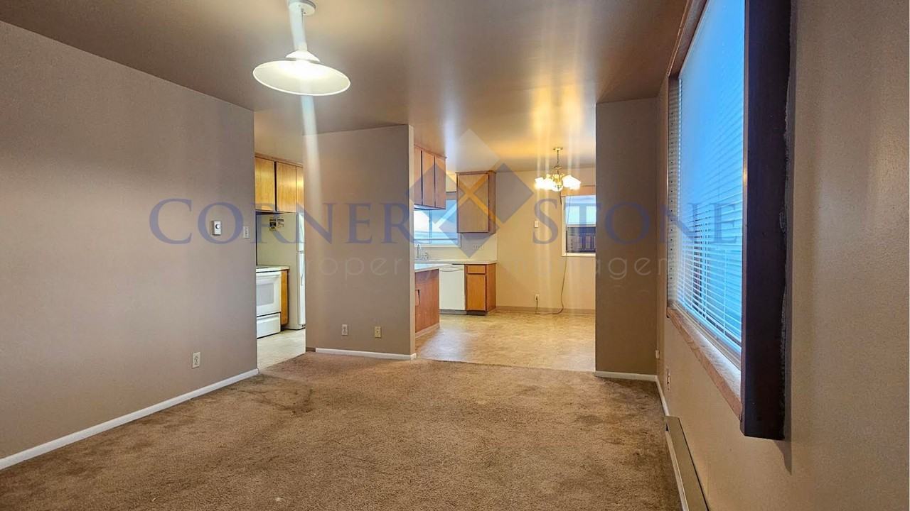 512 Maple St - Photo 2 of 10