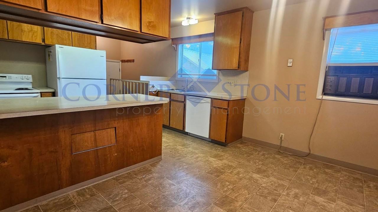 512 Maple St - Photo 4 of 10