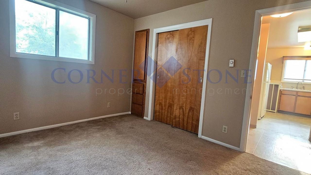 512 Maple St - Photo 5 of 10