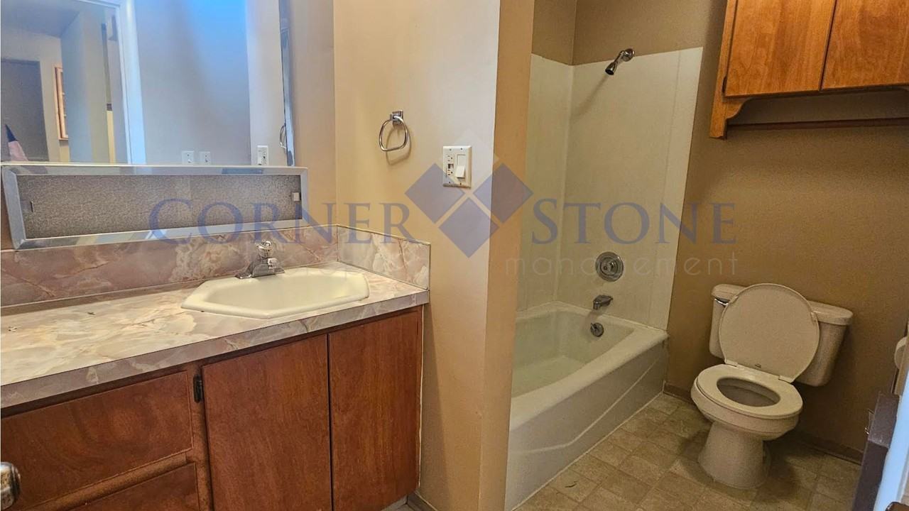 512 Maple St - Photo 6 of 10