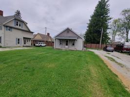 featured image of 402 E Walnut St