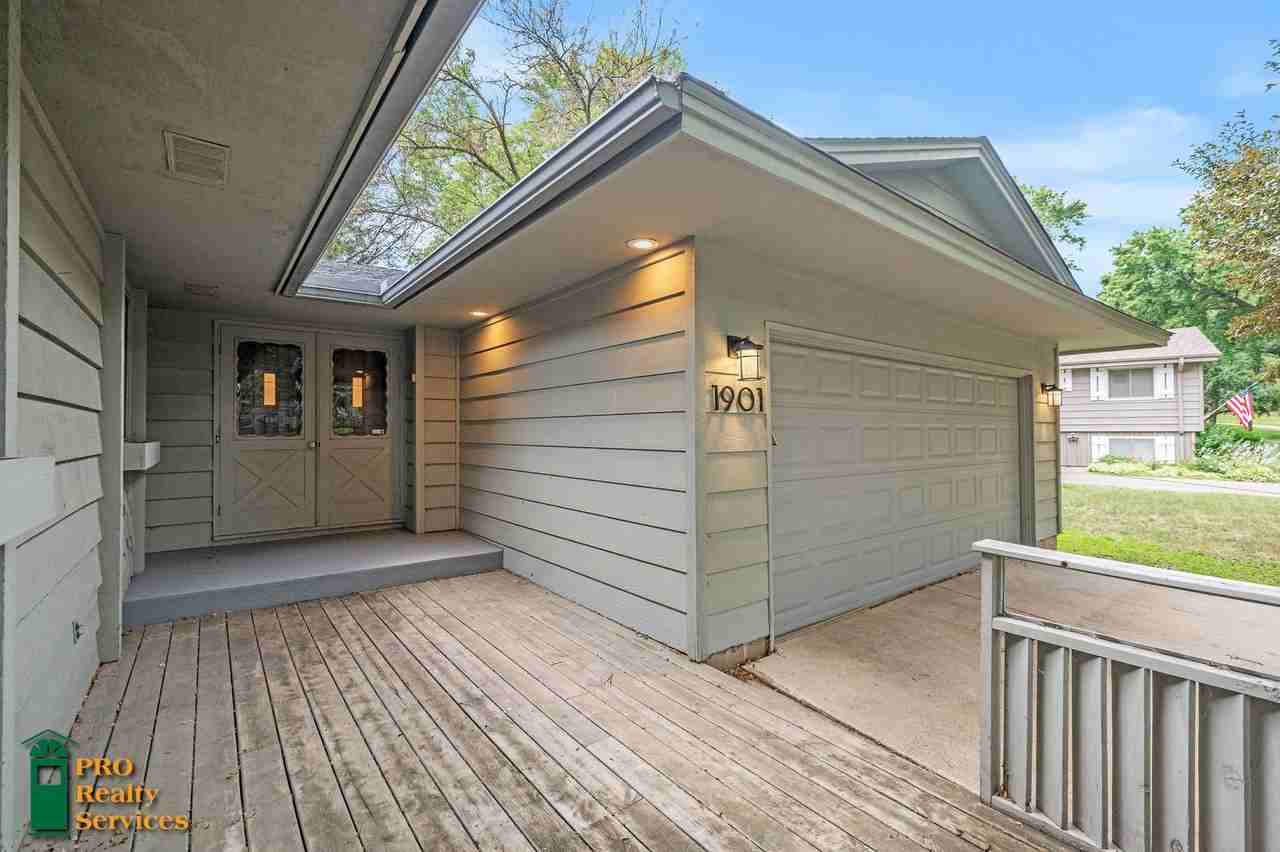 1901 Manor Dr - Photo 2 of 38