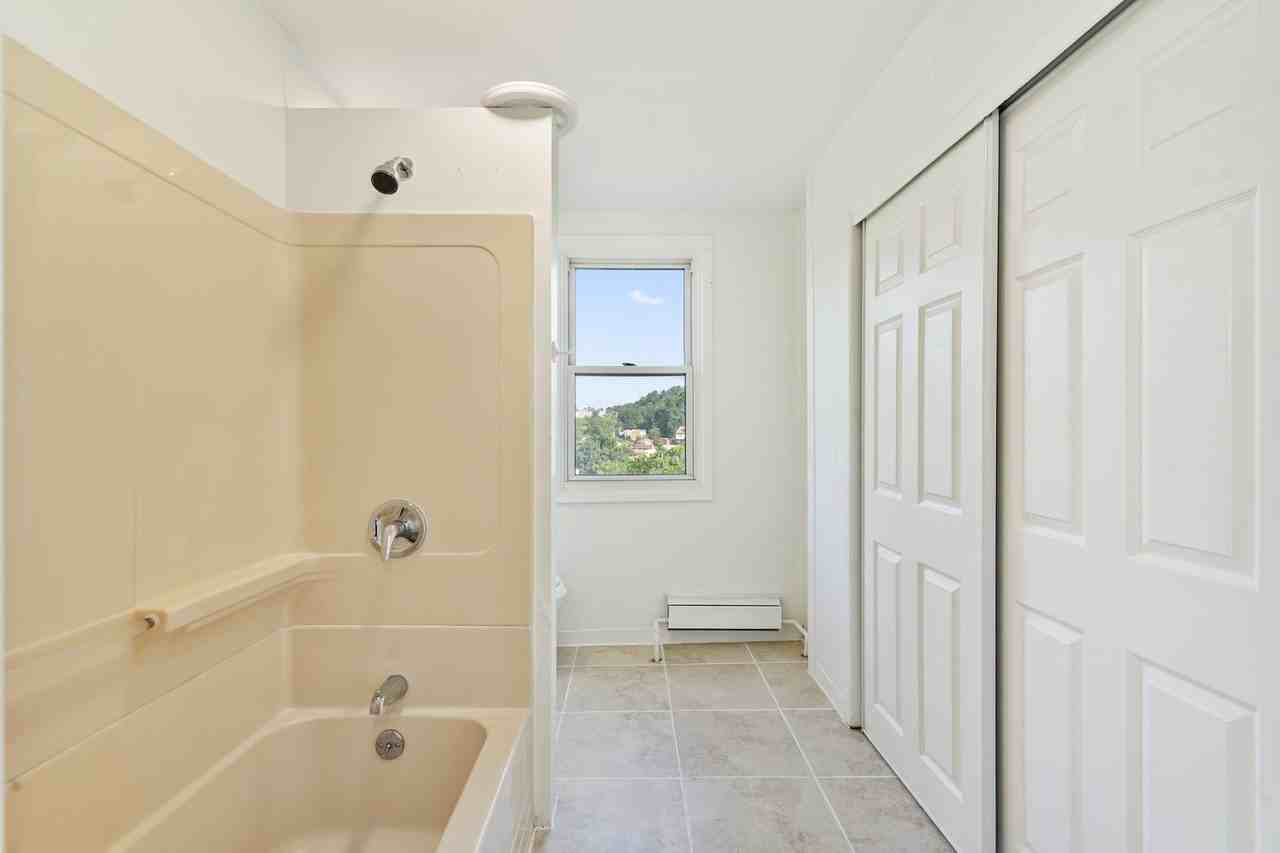 2104 Plainview Ave - Photo 5 of 16