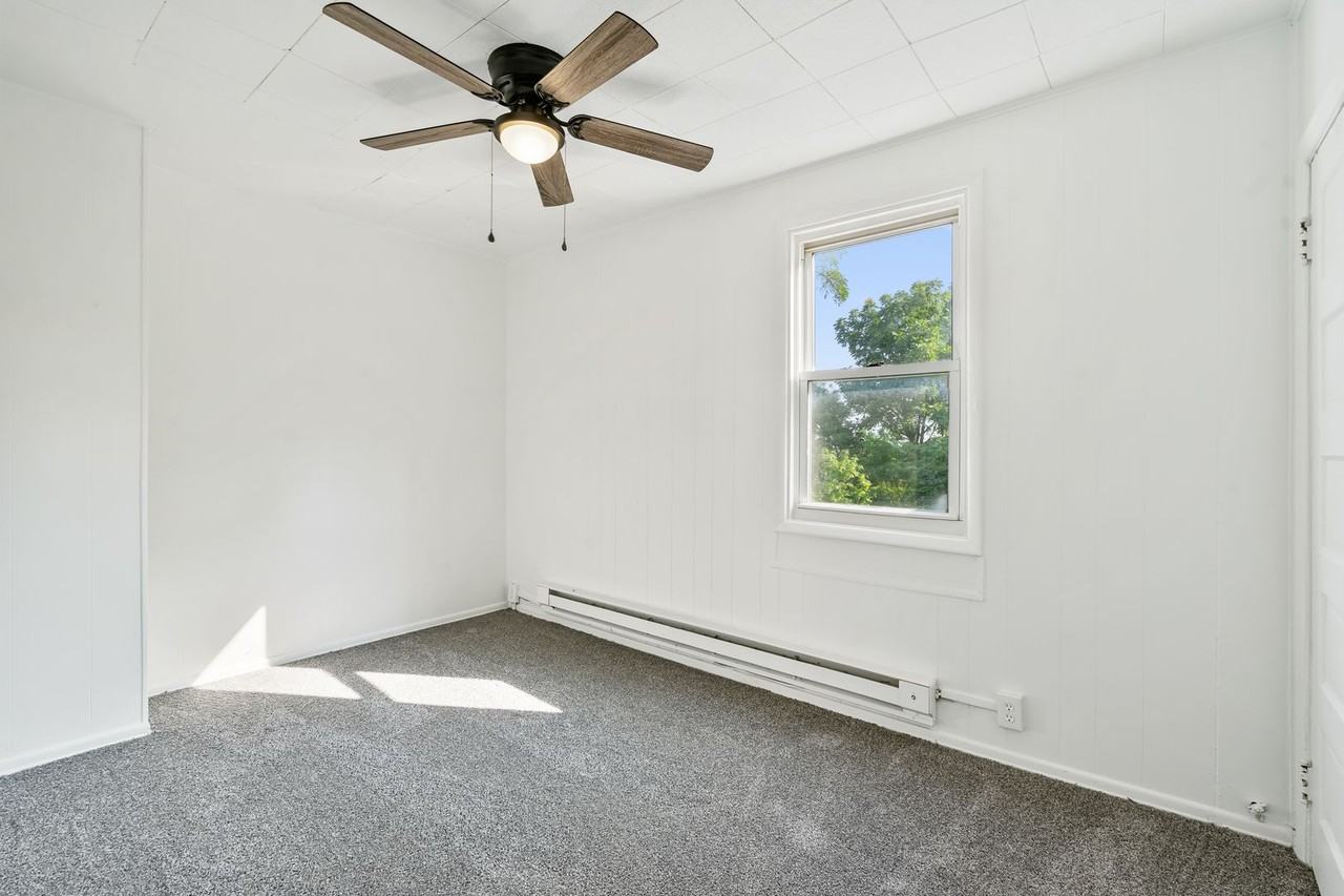 2104 Plainview Ave - Photo 6 of 16