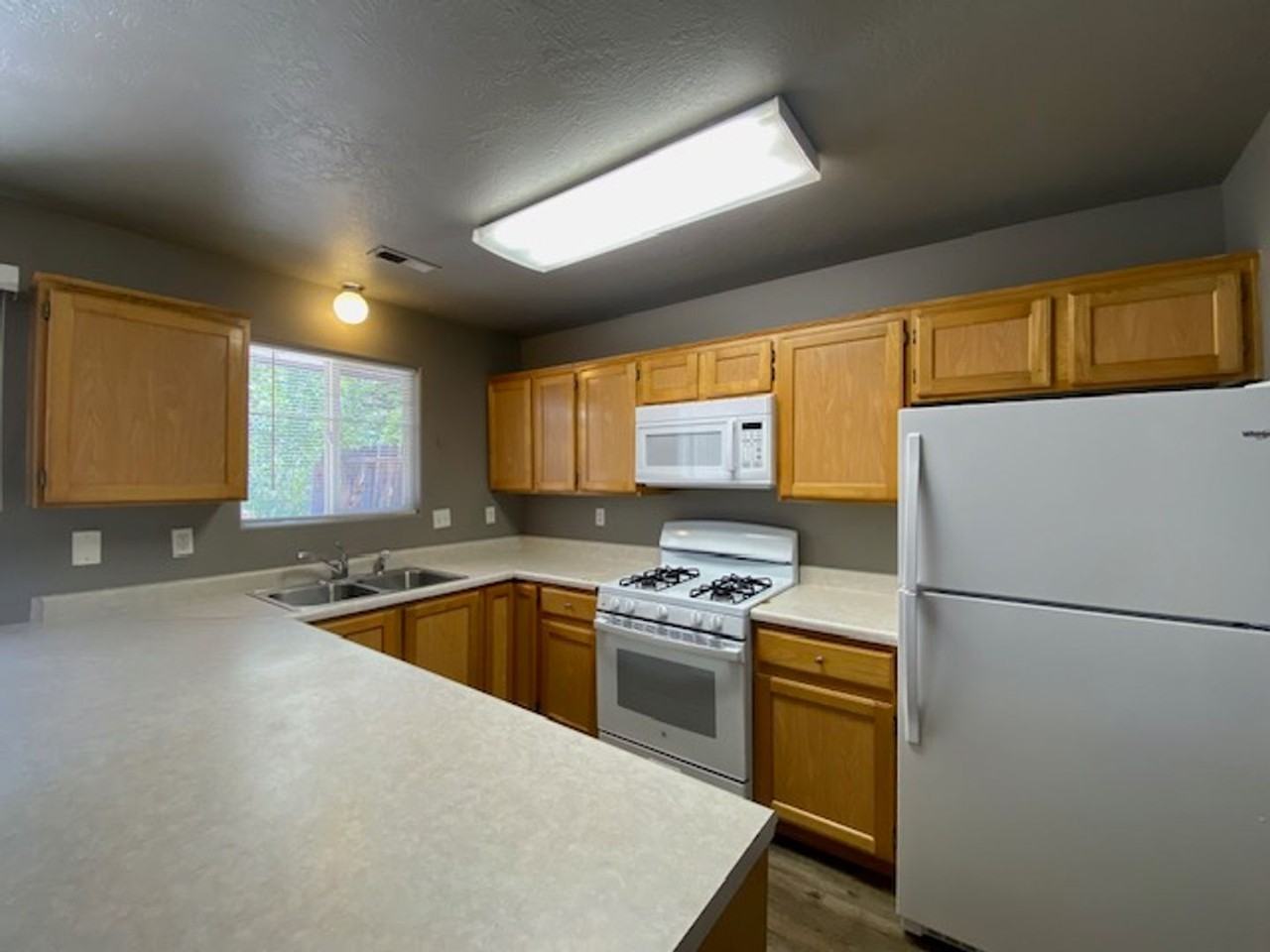 76 East Center Street - Photo 5 of 24