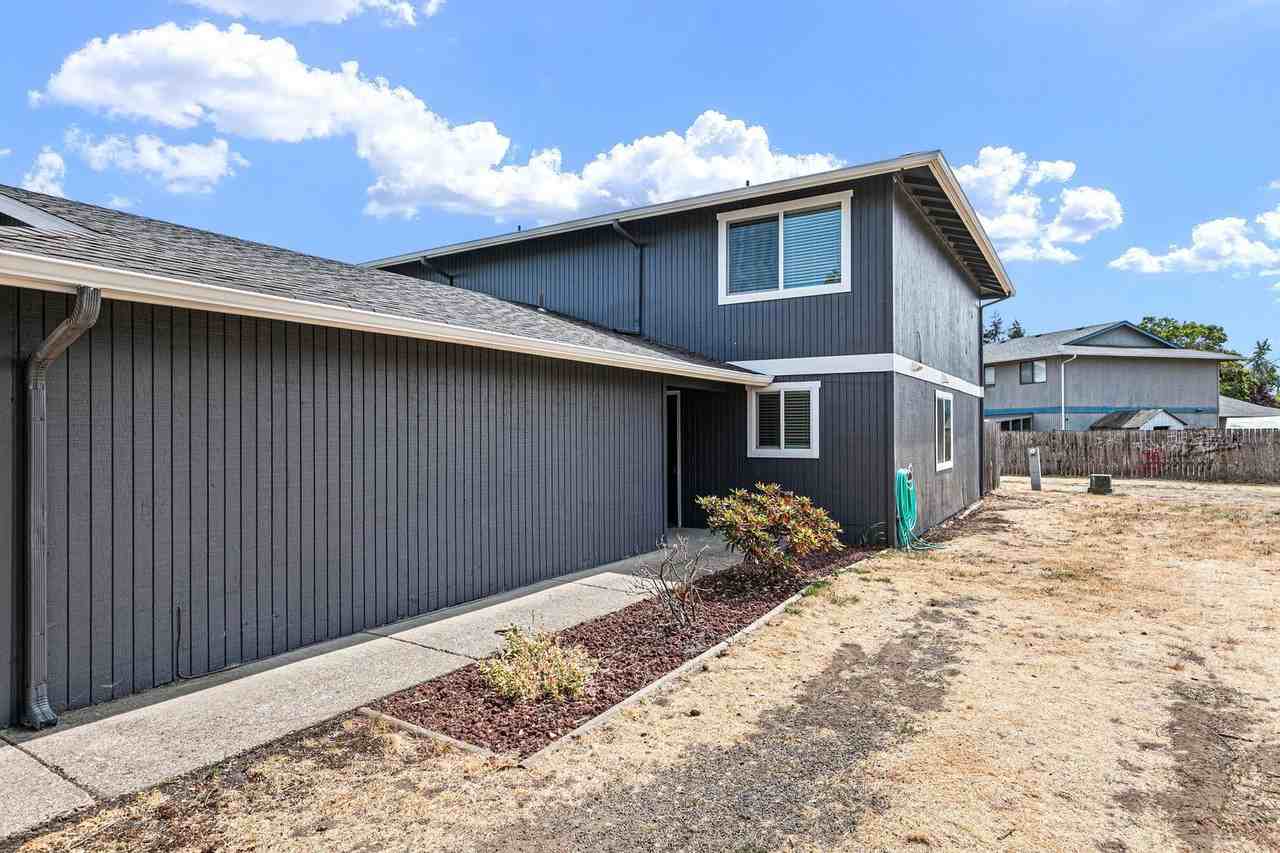 763 N Cloverleaf Loop - Photo 2 of 30