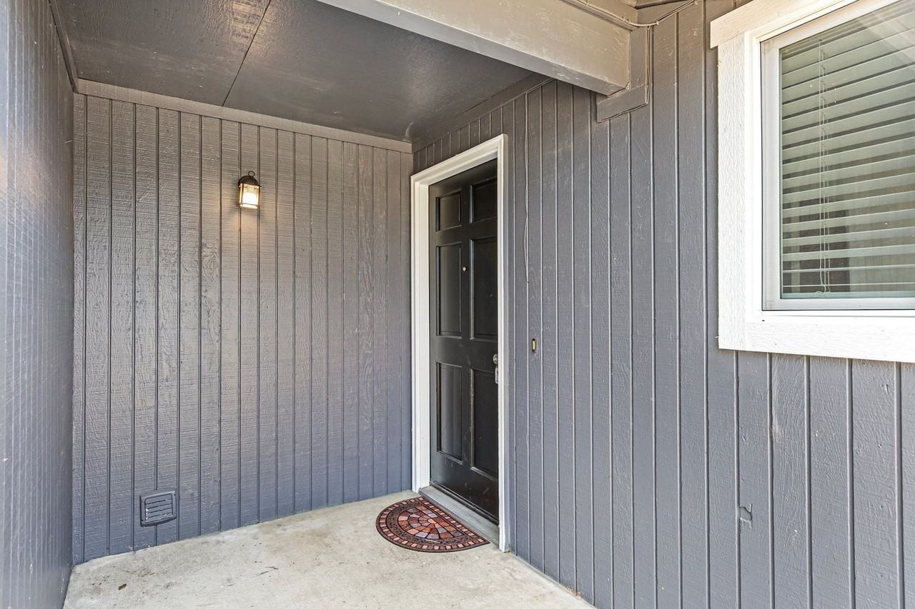 763 N Cloverleaf Loop - Photo 3 of 30