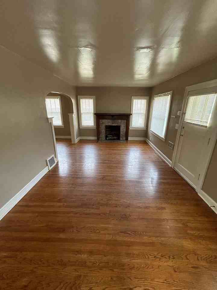 5314 Charlotte St - Photo 2 of 26