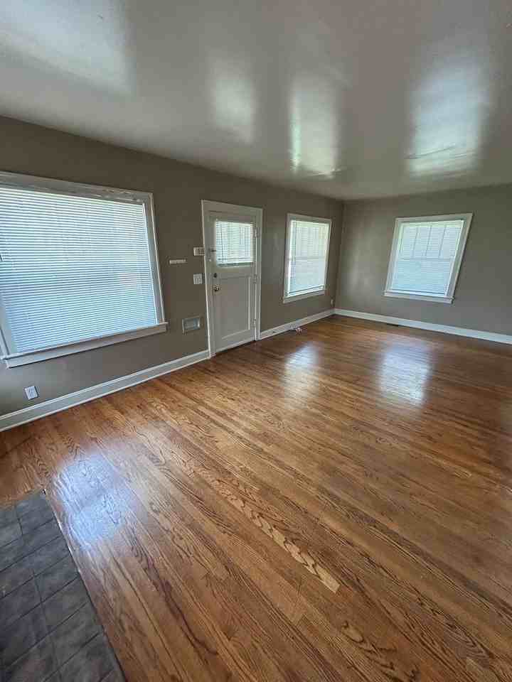 5314 Charlotte St - Photo 3 of 26