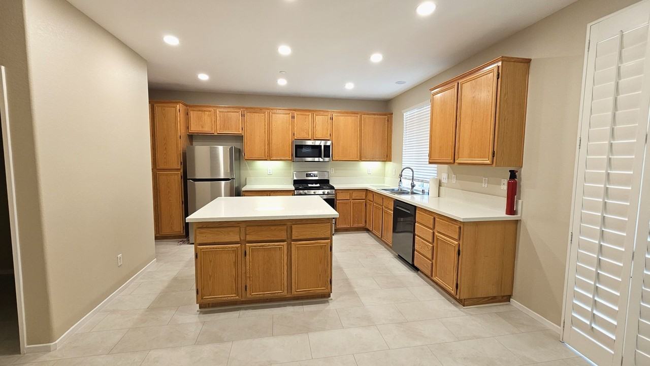 15183 Blackthorne Dr - Photo 2 of 25