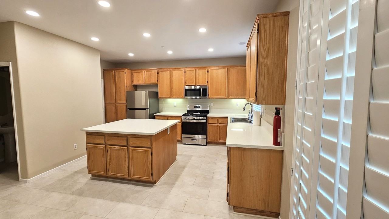 15183 Blackthorne Dr - Photo 3 of 25