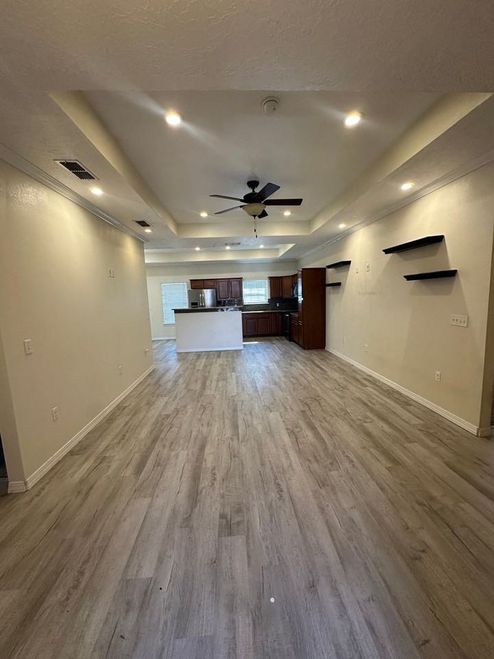 917 Almond Tree Ln - Photo 4 of 27