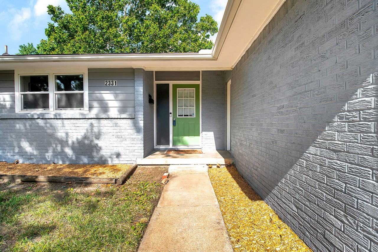 2331 N Yale Ave - Photo 2 of 21