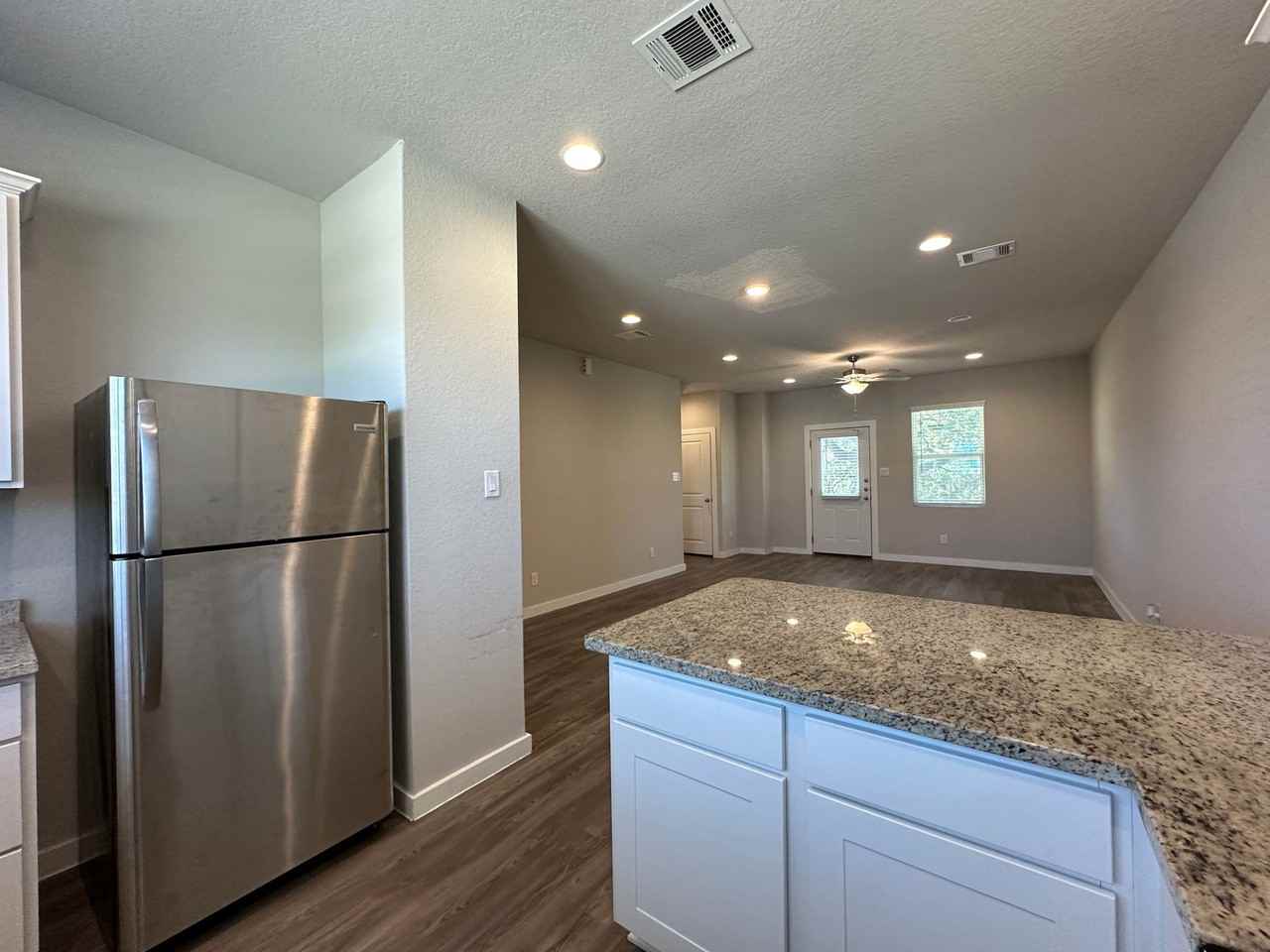 Townhome for Rent - Photo 5 of 22