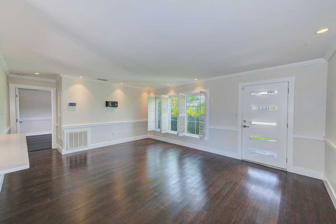 623 Cordova Blvd Ne - Photo 2 of 25