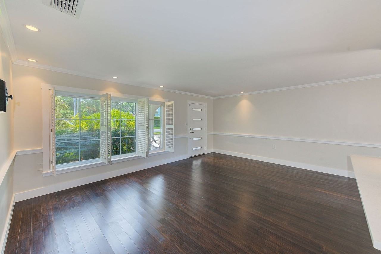 623 Cordova Blvd Ne - Photo 3 of 25