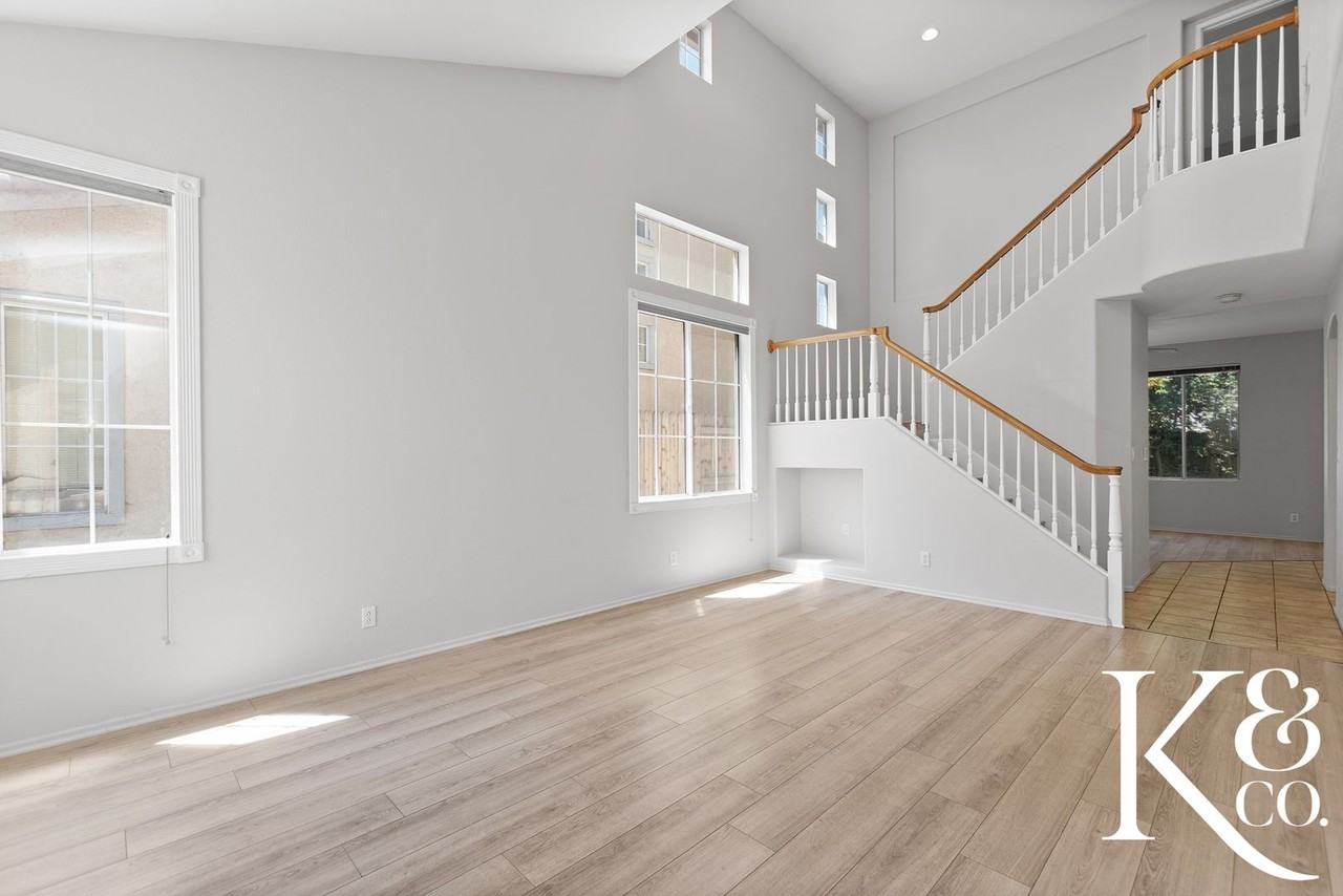549 Avenida Magdalena - Photo 2 of 38