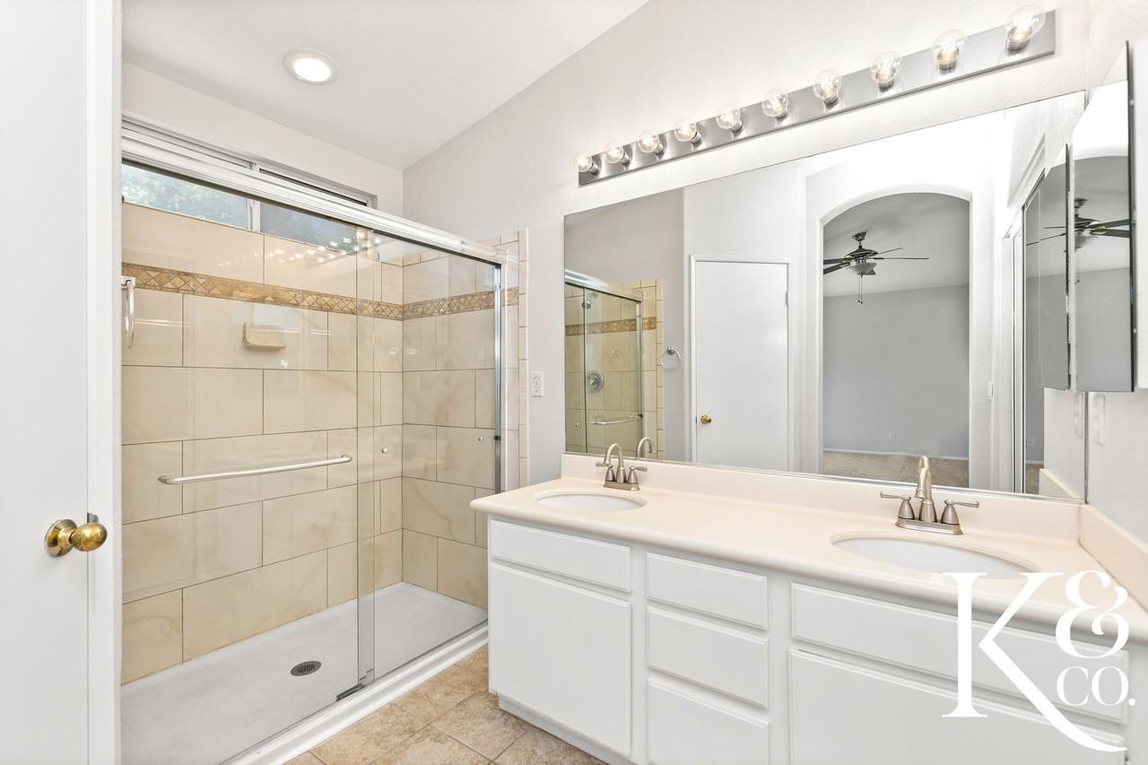 549 Avenida Magdalena - Photo 7 of 38