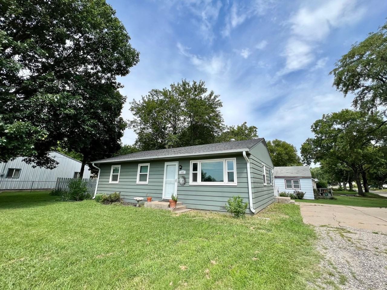 1825 Casement Rd - Photo 2 of 14