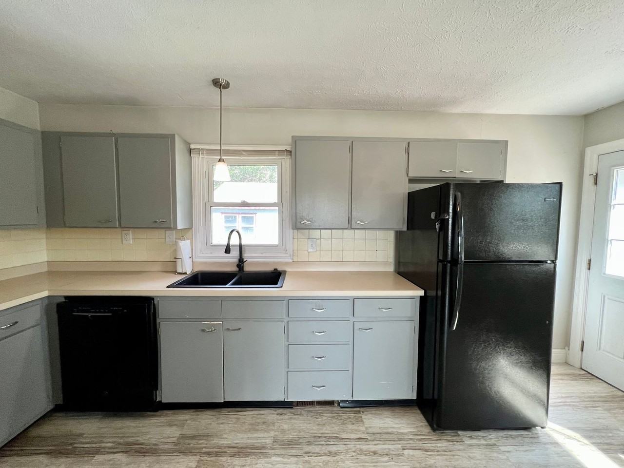 1825 Casement Rd - Photo 6 of 14