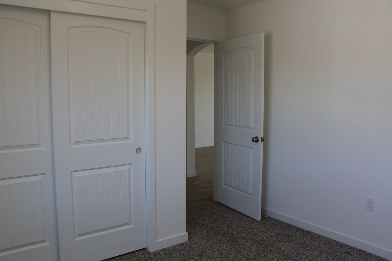 820 Beaconsfield Ct - Photo 2 of 30