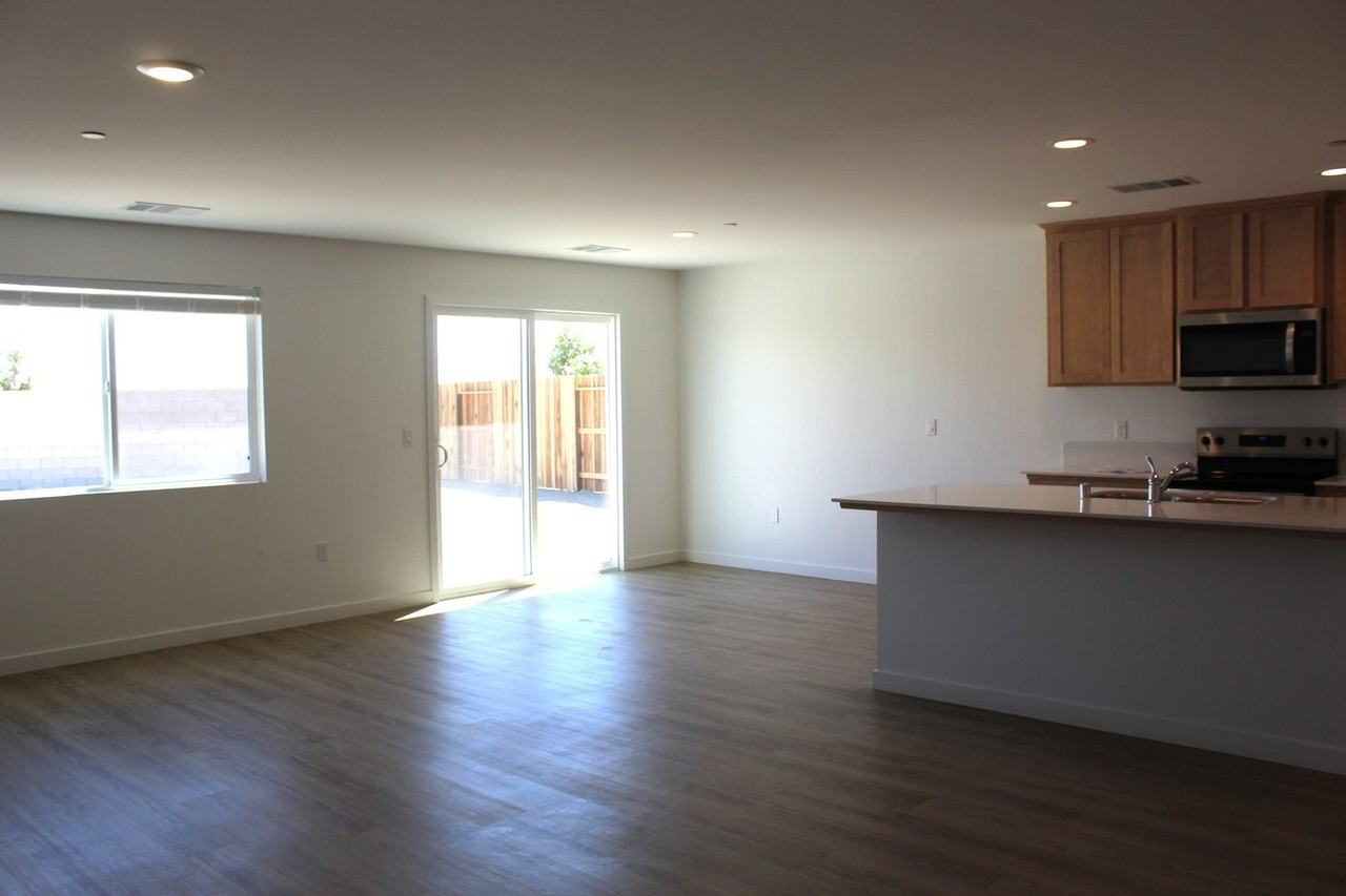 820 Beaconsfield Ct - Photo 4 of 30