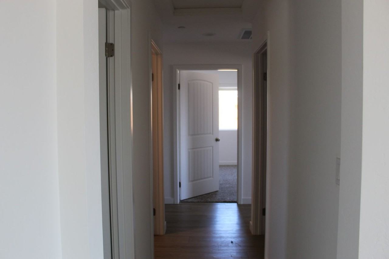 820 Beaconsfield Ct - Photo 7 of 30